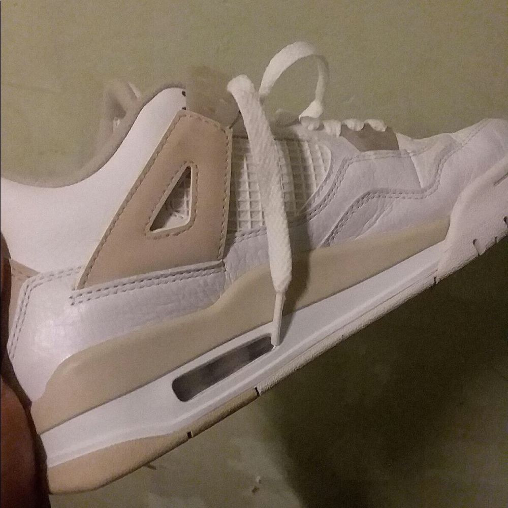 All white and BeigeJordan’s 4